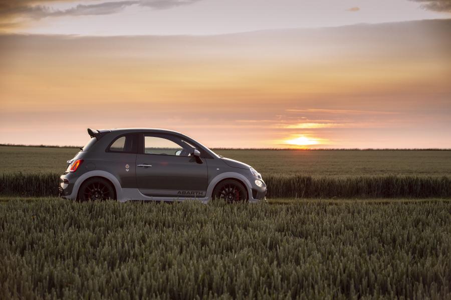  Abarth 695 70° Anniversario (312) 2019 года  (UK) (фото 22 из 26)